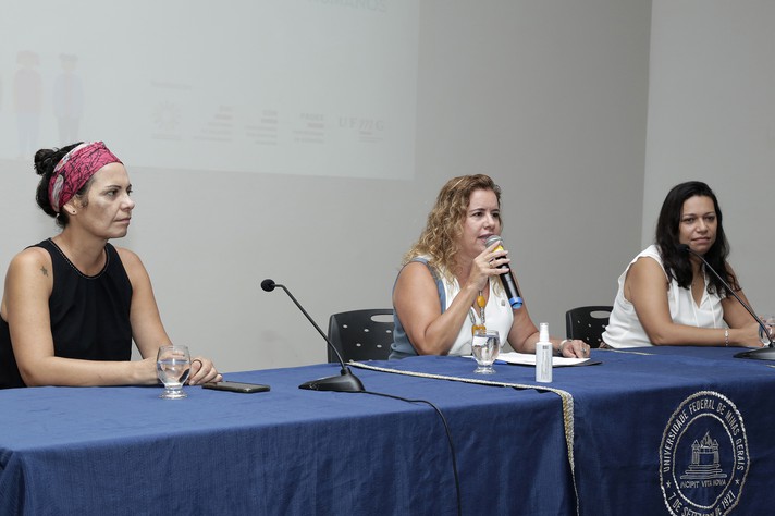 Claudia Mayorga, coordenadora da Cátedra, Sandra Goulart Almeida, presidenta da AUGM e Bárbara Malveira Orfanò, diretora-ajunta de Relações Internacionais