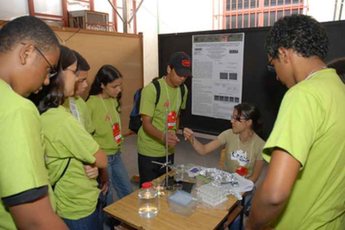 Bolsistas de iniciação científica no Colégio Técnico da UFMG