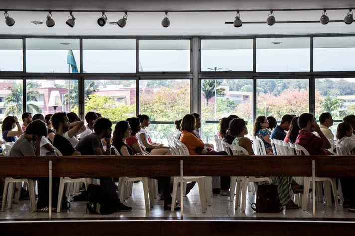 Estudantes intercambistas em atividade de recepção na UFMG antes da pandemia: acolhida de refugiados aprofunda processo de internacionalização da Universidade, tornando-a mais plural e cosmopolita