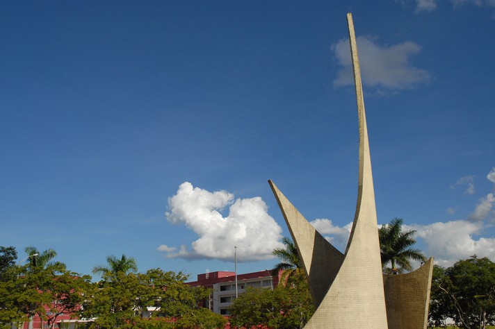Monumento ao Aleijadinho, um dos ícones da paisagem do campus Pampulha: