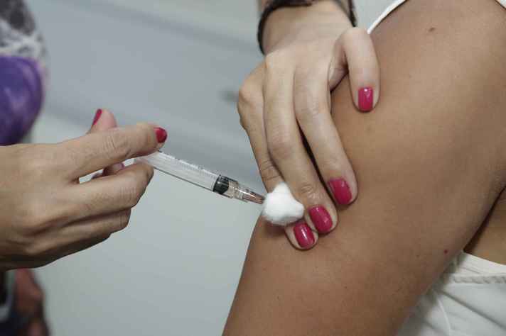Vacina será testada apenas em profissionais de saúde