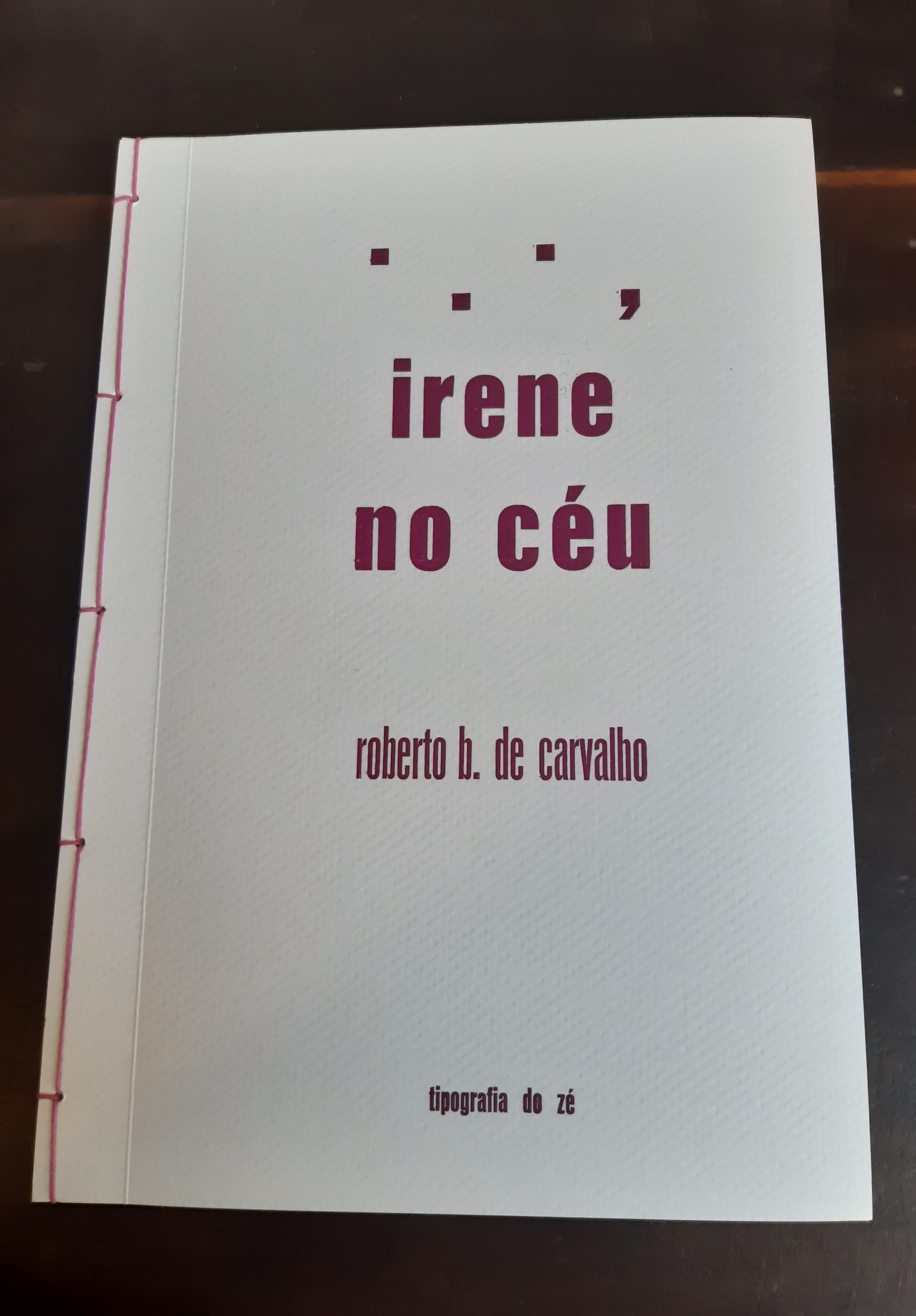 Impresso em tipos móveis pela Tipografia do Zé, o volume de poemas 'Irene no céu', de Roberto Carvalho, será lançado no evento