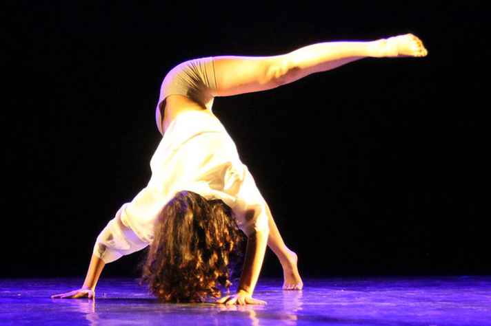 Bailarina, Bárbara Pessali procurou compreender a reação do seu corpo aos exercícios