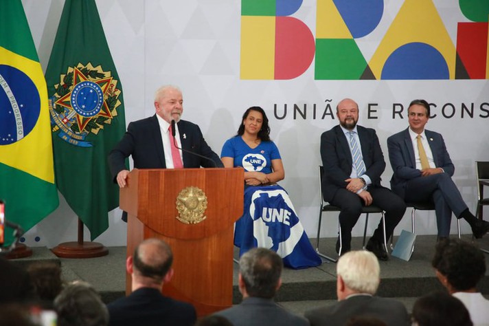 Presidente Lula discursa durante a cerimônia: