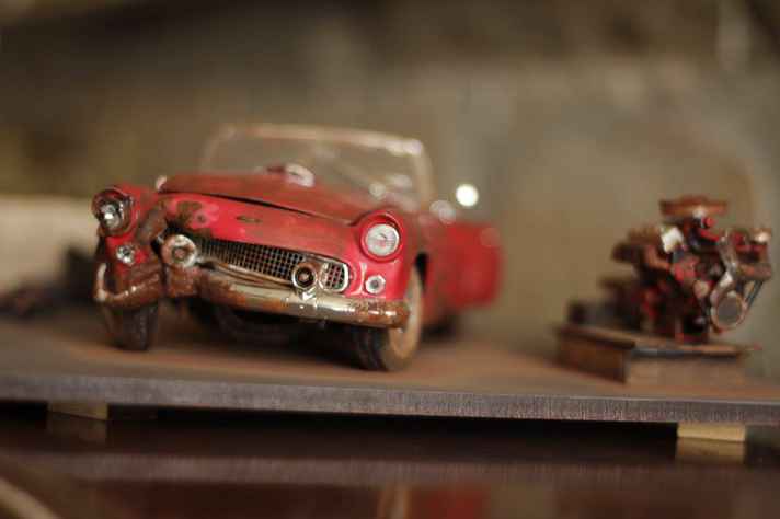 Peça da exposição de Altivo Horta, que retrata em miniaturas acidentes com carros