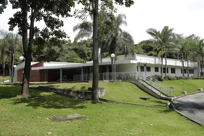 Prédio do Centro de Microscopia, localizado no campus Pampulha