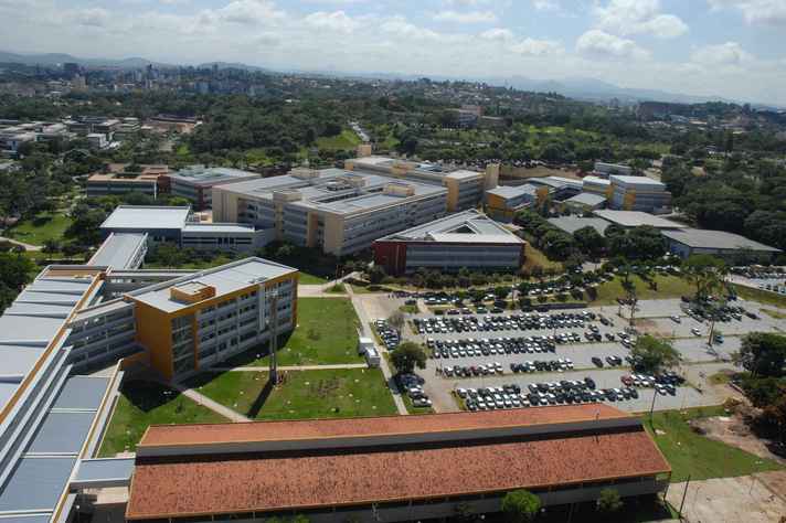 Vista aérea do complexo da Escola de Engenharia, no campus Pampulha