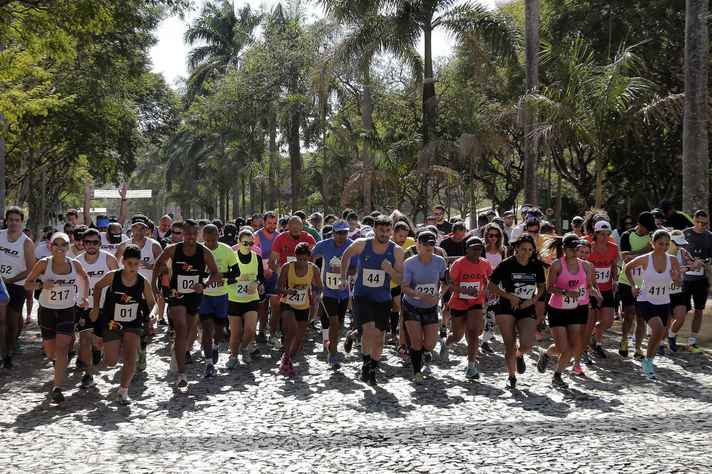 Corrida pelas trilhas do campus Pampulha reuniu cerca de 200 competidores