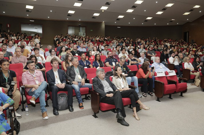 Auditório da Escola de Engenharia recebeu gestores, professores e pesquisadores na abertura do evento