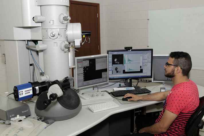 Centro de Microscopia Eletrônica apoia pesquisadores de diversas áreas na UFMG