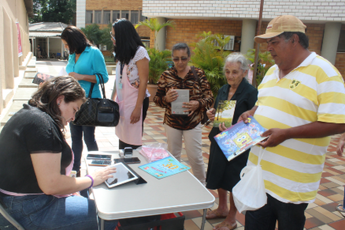 Uma das atividades contempladas é o projeto Leitura é Saúde, que incentiva o hábito da leitura no campus Saúde da UFMG