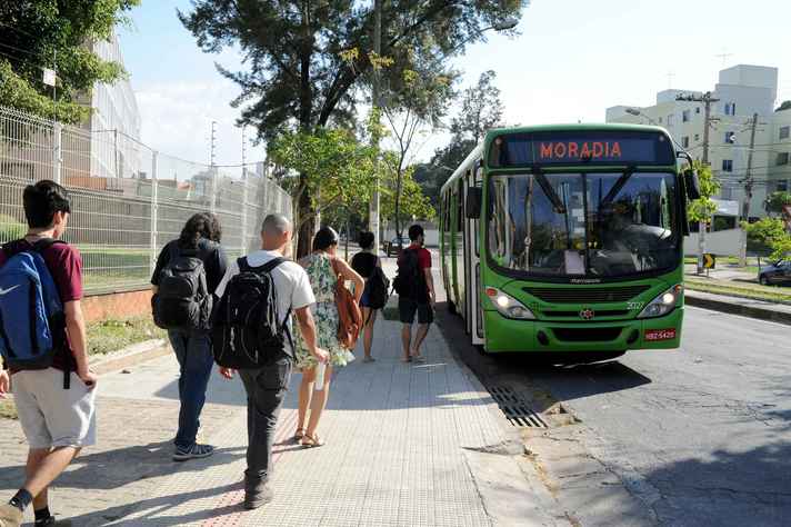 Como chegar até Sala da Congregação - Direito UFMG em Belo Horizonte de  Ônibus?
