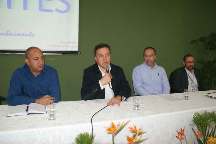 O vice-diretor do ICA, Helder Augusto dos Anjos, o reitor, Jaime Ramirez, o diretor do ICA, Leonardo David Tuffi Santos, e o pró-reitor de Pesquisa Ado Jorio