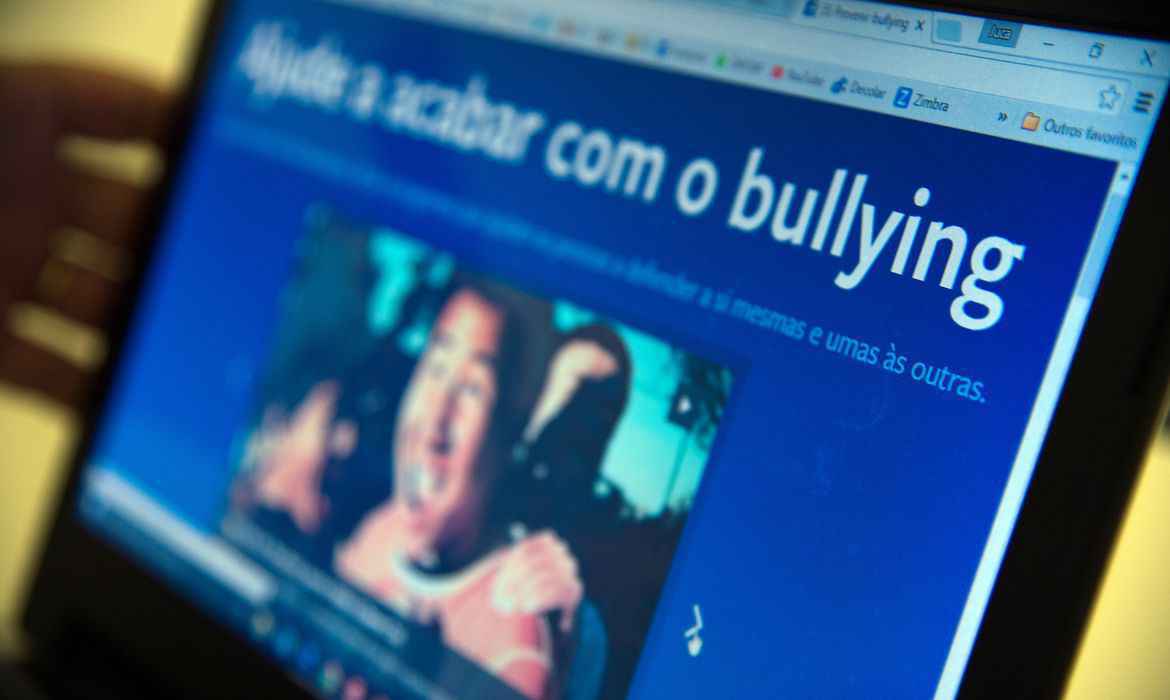 Ascensão da internet e das redes sociais trouxe novos desafios para o combate ao bullying