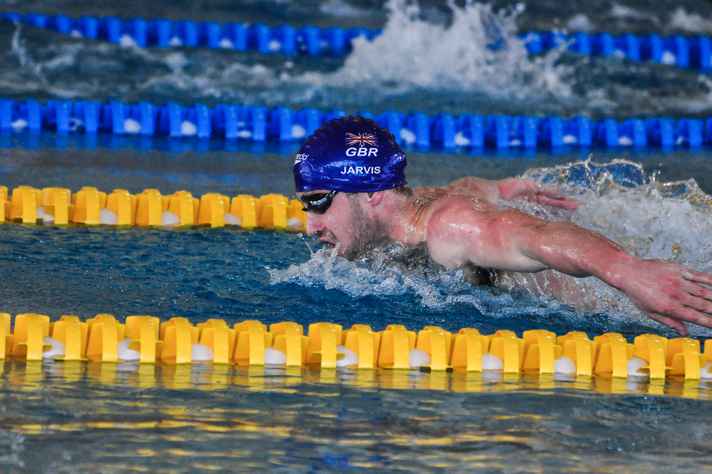 Atividade de natação: condicionamento físico e recuperação física