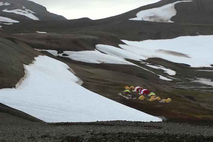 Acampamento de grupo da UFMG na Antártida: Brasil é um dos 29 membros consultivos do Tratado da Antártida (STA)