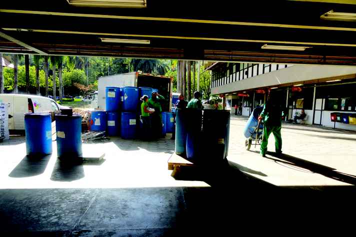 Coleta de resíduos químicos é feita na UFMG desde 2007
