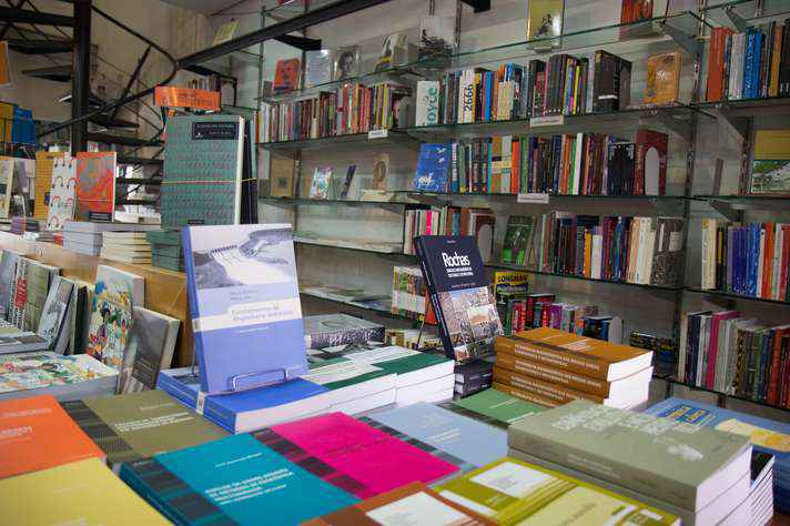 Livraria UFMG no campus Pampulha: descontos nas unidades físicas e no site da Editora