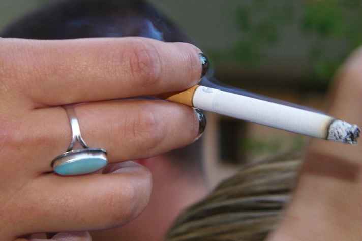 Estudo da IARC alerta para as consequências do uso do tabaco, que provoca mortes por câncer de pulmão.