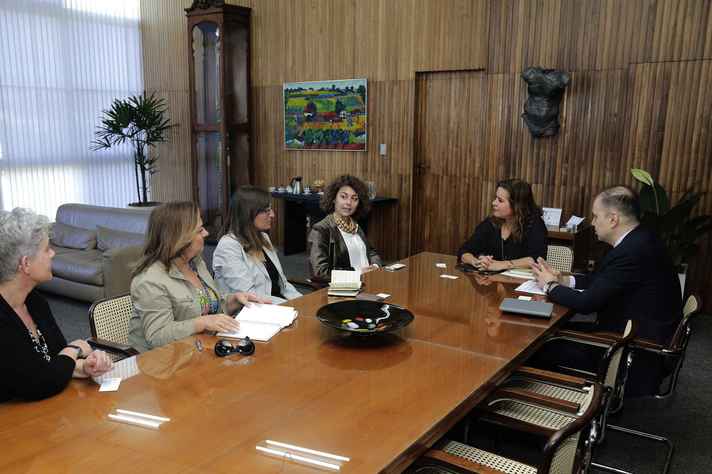 Representantes do consulado e embaixada italianas visitam UFMG para ampliar parcerias