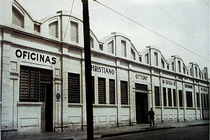 Galpões das centenárias Oficinas Christiano Otoni, no antigo prédio da Escola de Engenharia, no centro de BH: nome homenageia o patrono da engenharia brasileira