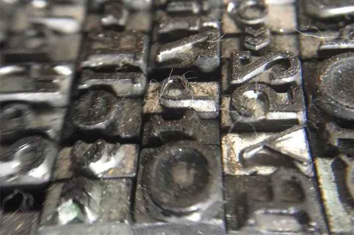Coletivo 62 Pontos oferece oficina de introdução à impressão tipográfica na programação do Festival de Inverno
