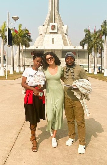 Em Luanda, Carol conheceu os professores Clara Pango e Eduardo Pola