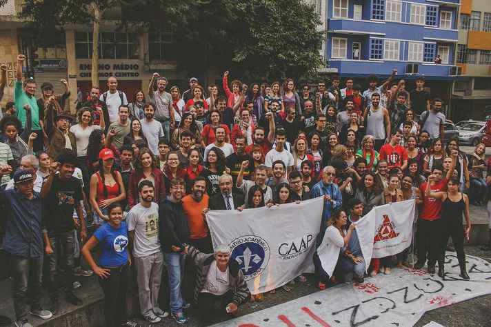 Comunidade da Faculdade de Direito se reuniu na Praça Afonso Arinos