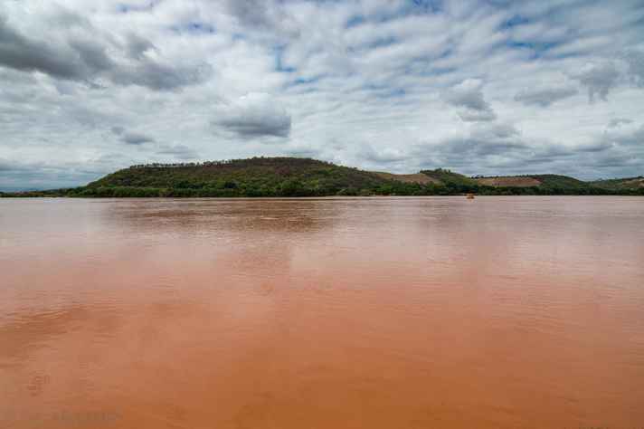 Com o rompimento da barragem em Mariana o Rio Doce foi invadido pela lama
