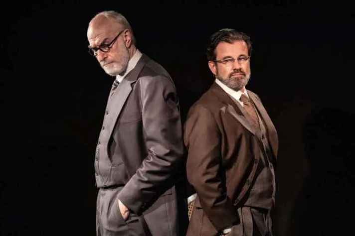 Espetáculo coloca em cena os atores Odilon Wagner, como Freud, e Claudio Fontana, no papel de Lewis