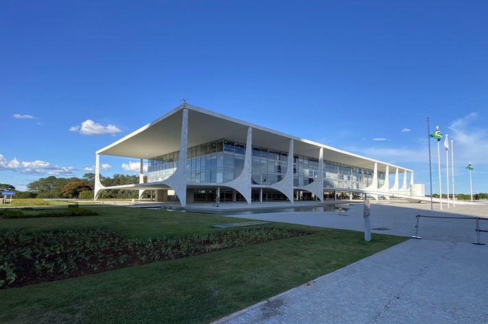 Profissionais da UFMG atuaram na análise dos 16 itens depredados do acervo do Palácio do Planalto