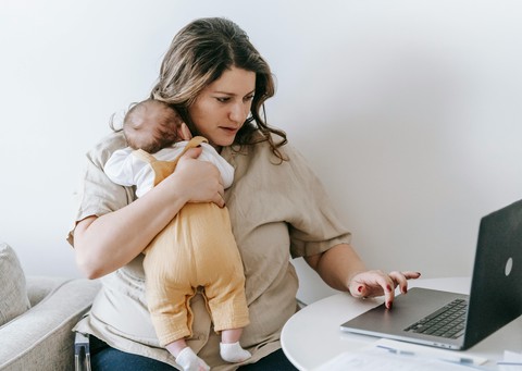 Conflitos entre família e trabalho são mais intensos para mulheres, atesta pesquisa