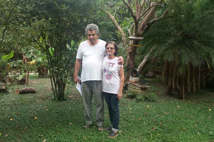 Casal Rodrigo e Rejane Moraes, vive há 30 anos em sítio, em Brumadinho (MG)