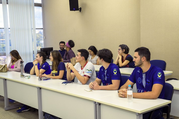 Foto: Jebs Lima | UFMG Atletas da delegação da UFMG na sala de sessões do prédio da Reitoria