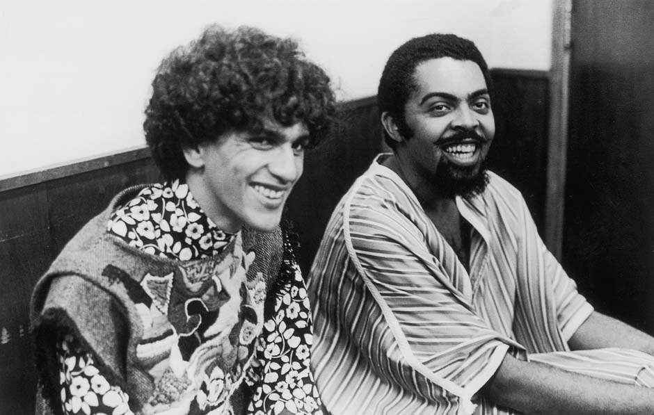 Caetano Veloso e Gilberto Gil foram presos e exilados em 1969, durante a repressão pós AI-5.