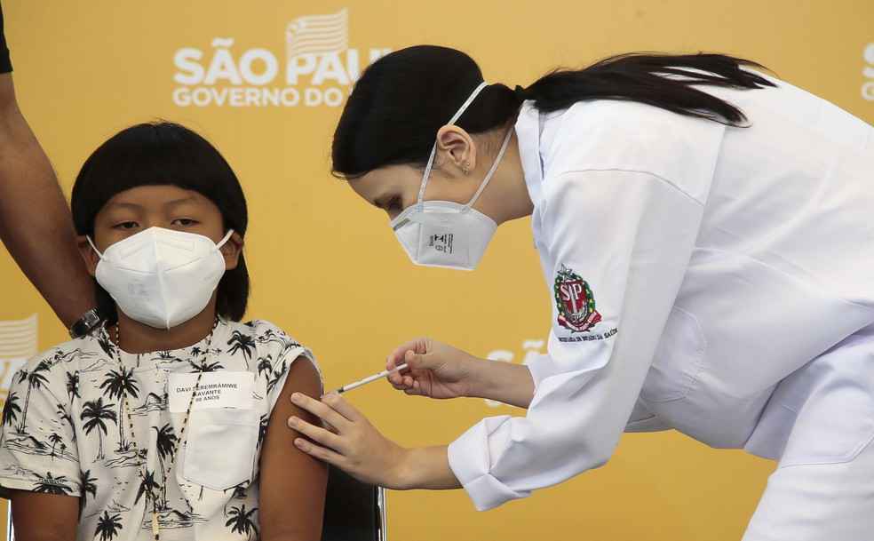 “O risco é mínimo e o benefício de vacinar é enorme”, comenta pediatra e professora Cristina Dias sobre vacinação de crianças