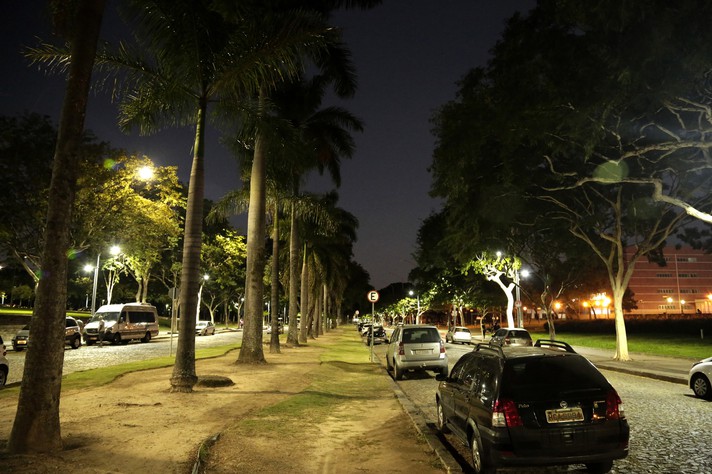 Foto: Foca Lisboa | UFMG Trecho da Avenida Mendes Pimentel, no campus Pampulha, onde estão localizadas algumas unidades que sediarão as atividades
