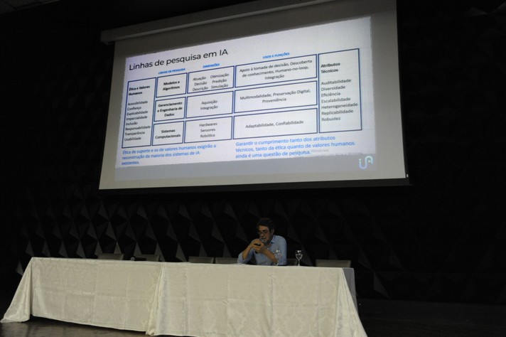 Virgílio Almeida apresentou as linhas de pesquisa do CIIA-Saúde
