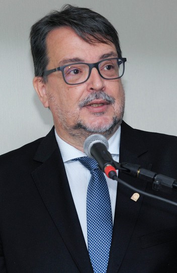 O diretor na gestão 2018-2022, professor Hugo Eduardo Araujo da Gama, agradece à comunidade da Face pela gestão durante a pandemia