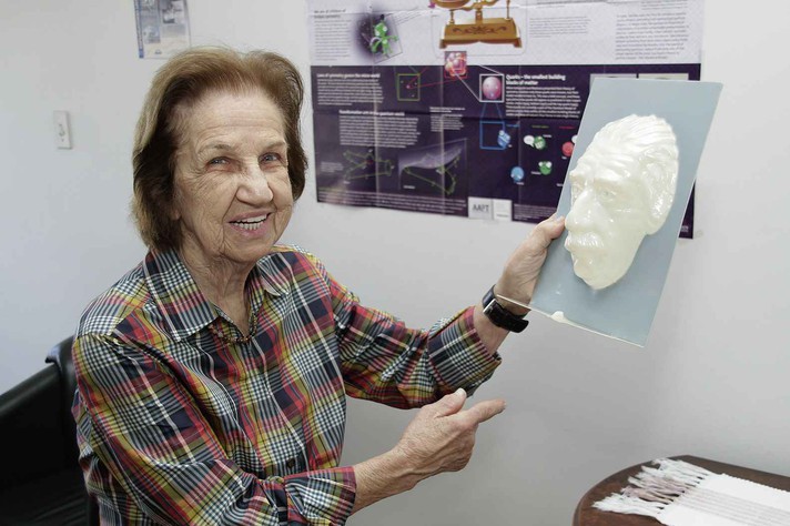 Beatriz Alvarenga: vida dedicada ao ensino de física
