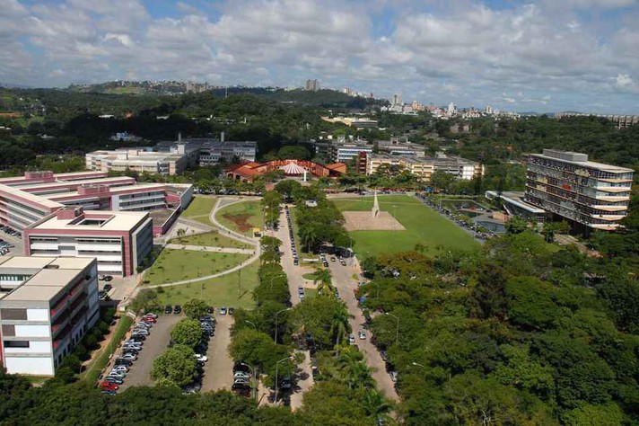 Vista aérea do campus Pampulha, que concentra a maioria das atividades da UFMG