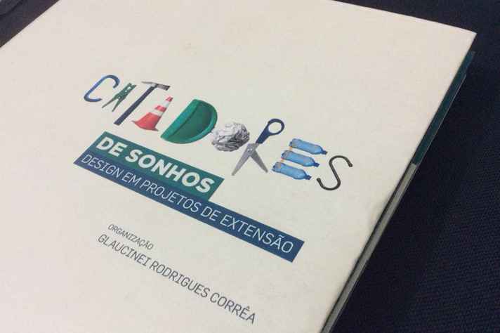 Livro registra as ações do projeto de extensão Catadores de Sonhos, uma parceria entre a UFMG e a Asmare
