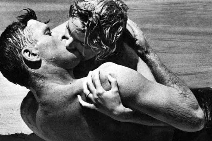 Burt Lancaster e Deborah Kerr, na clássica cena de 'A um passo da eternidade'