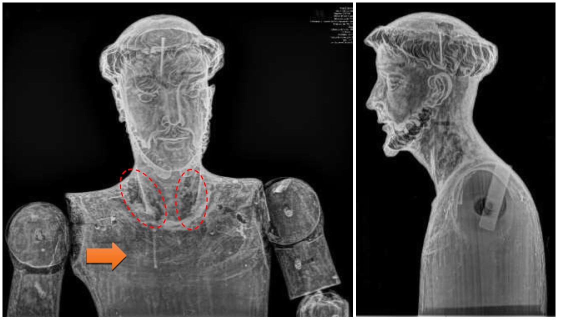 Na direita, os círculos em vermelho na radiografia destacam perda de policromia, enquanto a seta indica marcas de pinceladas da repintura. Na esquerda, radiografia de perfil revela a direção das fibras da madeira