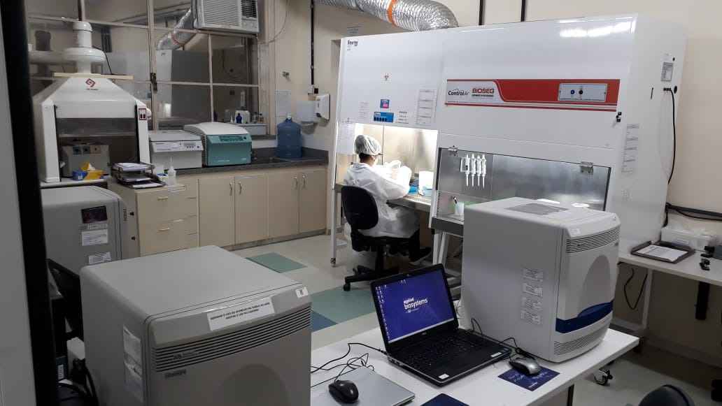 Laboratório do Nupad, na Faculdade de Medicina, que integra rede de testagem da UFMG para a covid-19
