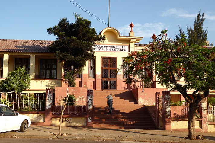 Escola primária em Maputo, Moçambique <https://creativecommons.org/licenses/by-sa/4.0>