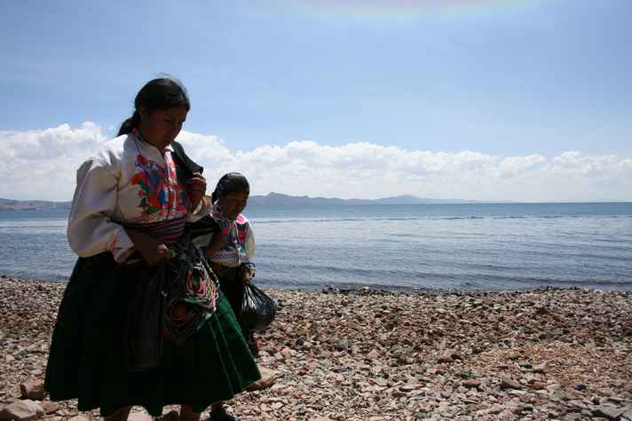 Mulheres Quéchua do lago Titicaca, nos Andes: