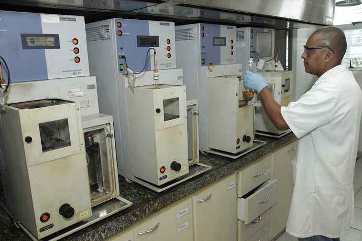 Instalações do Laboratório de Ensaios de Combustíveis, uma das estruturas da UFMG credenciadas como LIPs