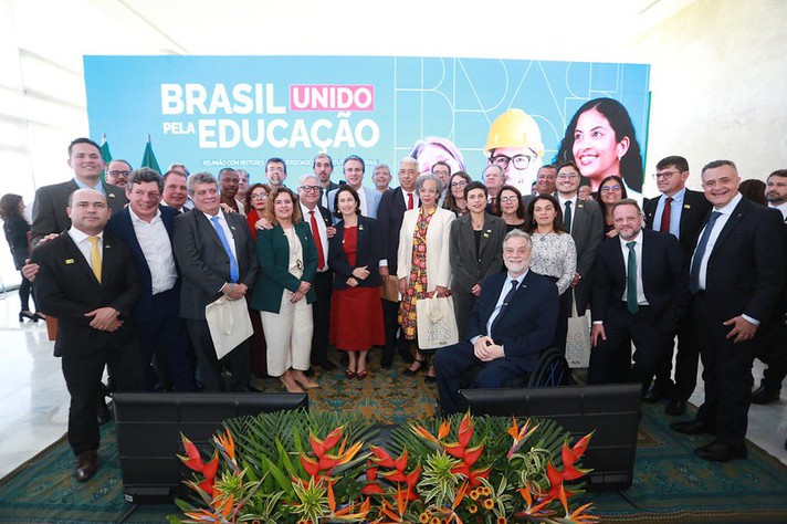 Reitores das universidades e institutos Federais foram recebidos no Palácio do Planalto, em Brasília.