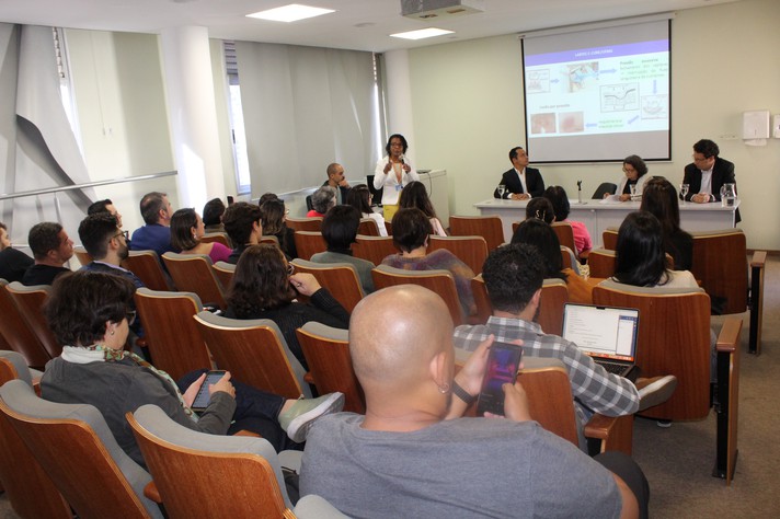A professora Eline Borges apresentou o projeto de pesquisa no Labtec